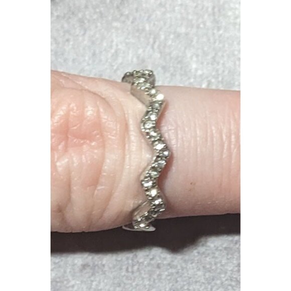 Elegant Glam Zigzag Rhinestone Silver Tone Ring Size 6 3/4 - Picture 9 of 10